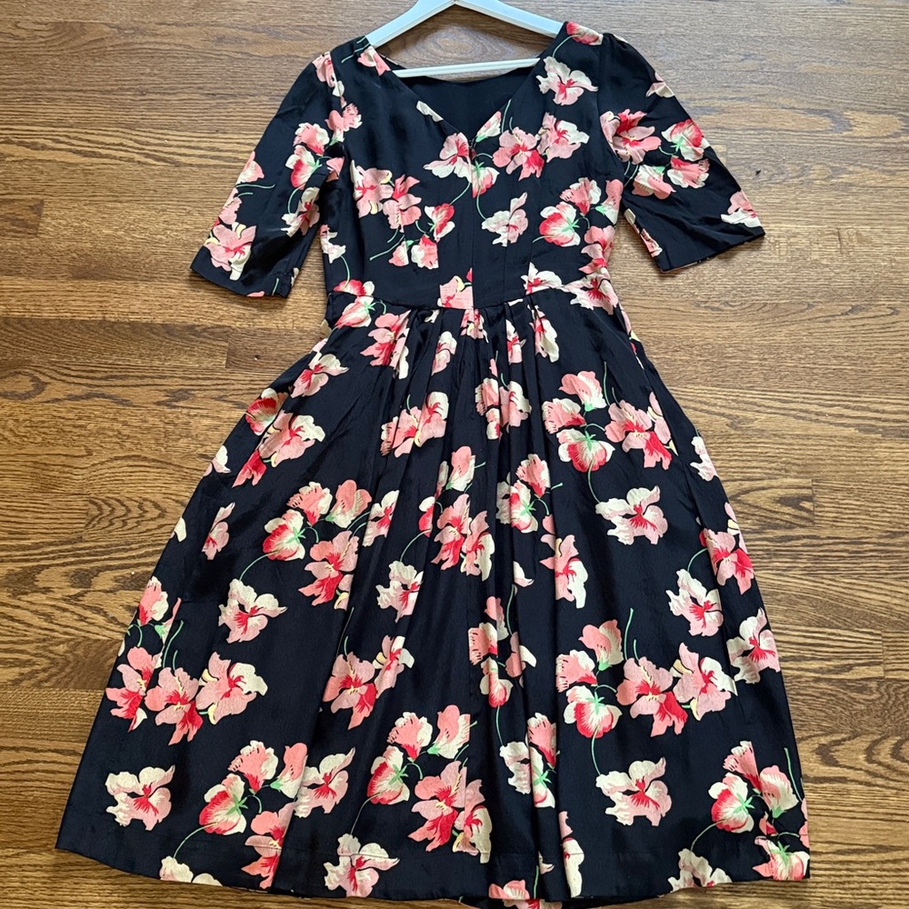 Vintage look Floral Print Dress with Pink and Black Colors - Picture 6 of 7